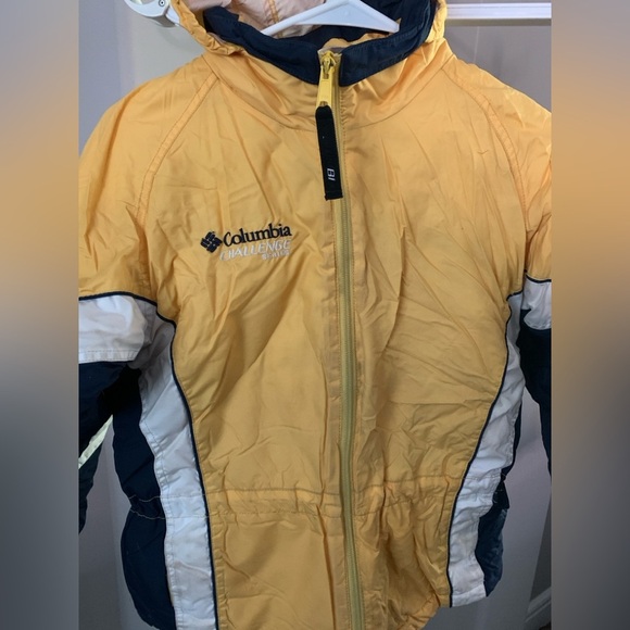 Kids Columbia Challenger Jacket size 10-12, used in good condition. - Picture 2 of 6